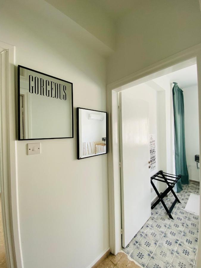 Simple One Bedroom Flat In Engomi Bagian luar foto