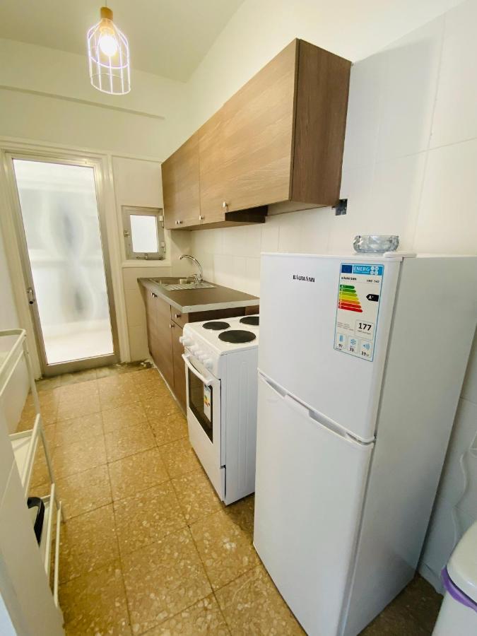 Simple One Bedroom Flat In Engomi Bagian luar foto