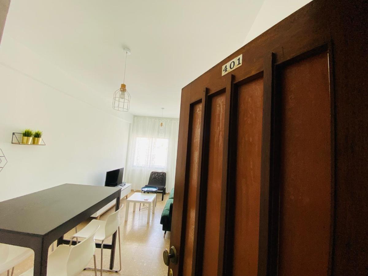 Simple One Bedroom Flat In Engomi Bagian luar foto