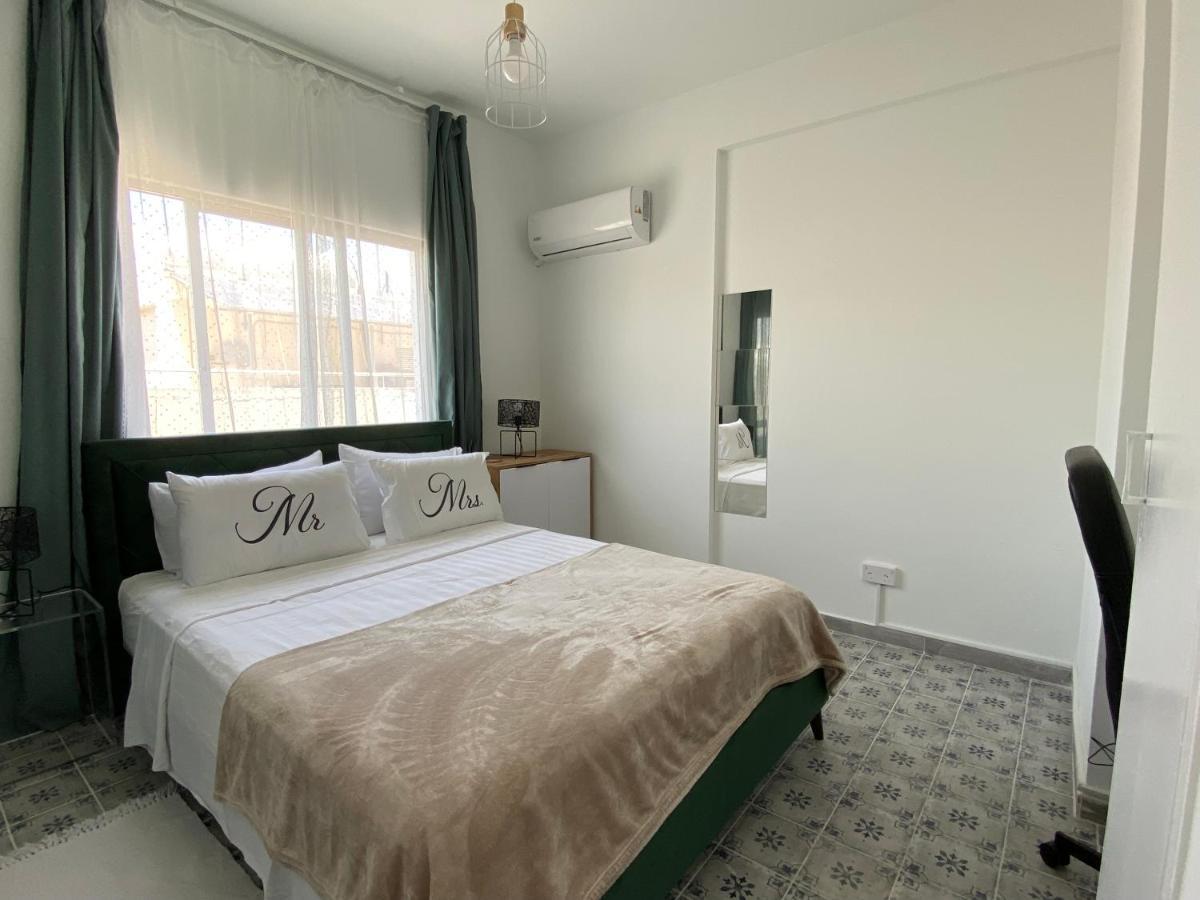 Simple One Bedroom Flat In Engomi Bagian luar foto