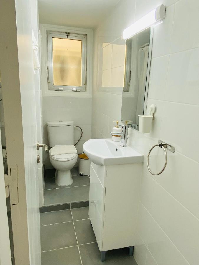 Simple One Bedroom Flat In Engomi Bagian luar foto