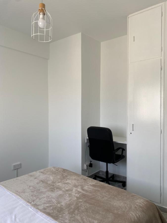 Simple One Bedroom Flat In Engomi Bagian luar foto